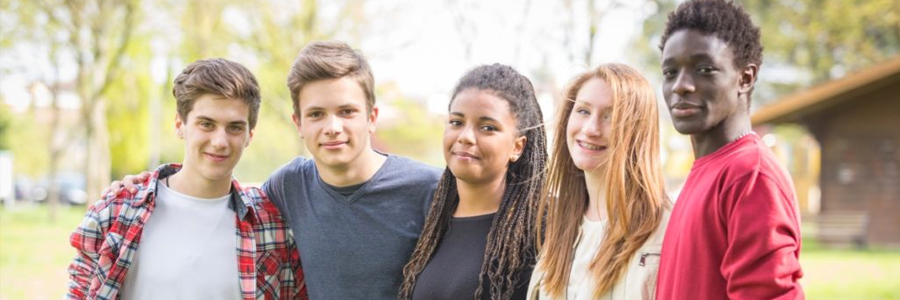 A group of five teenaged friends.