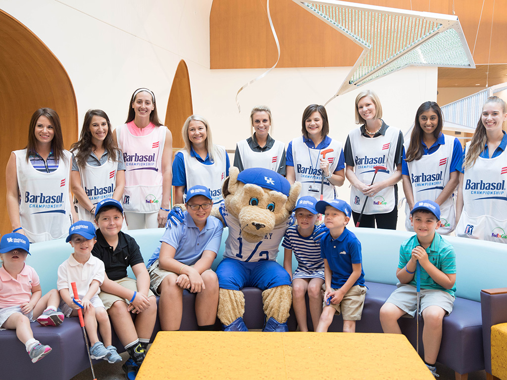 A group of volunteers with patient golfers